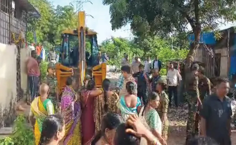 Hydra demolitions Saturday morning in Kondapur, Hyderabad