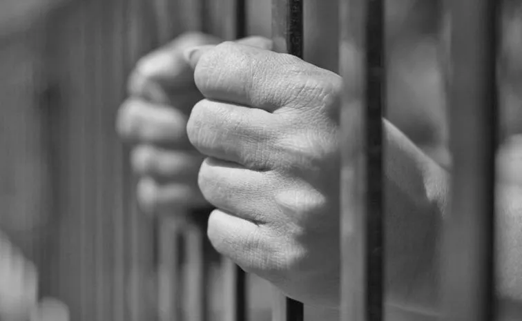 2 Indian Tourists Jailed For Robbing woman In Singapore