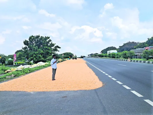 హైవే పైనా ఆరబోత