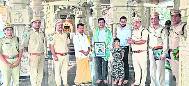 నాగోబా ఆలయంలో పూజలు