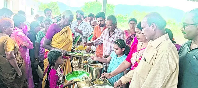 శ్రీ వేంకటేశ్వరస్వామి వారికి ప్రత్యేక పూజలు