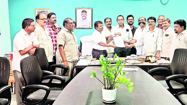 సమస్యలు పరిష్కరించకపోతే ఉద్యమిస్తాం 