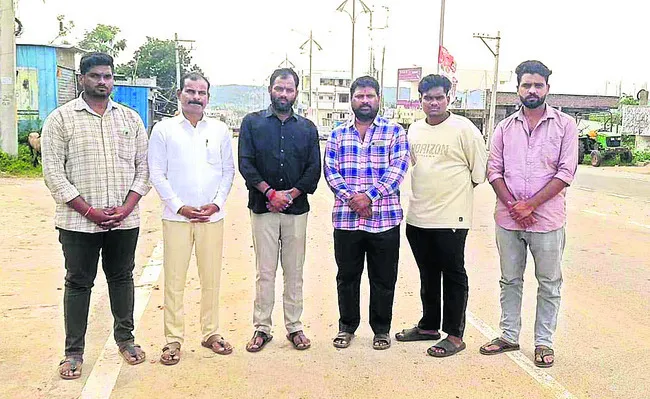 రుద్రంగిలో ఎన్నికల కోడ్‌ ఉల్లంఘన