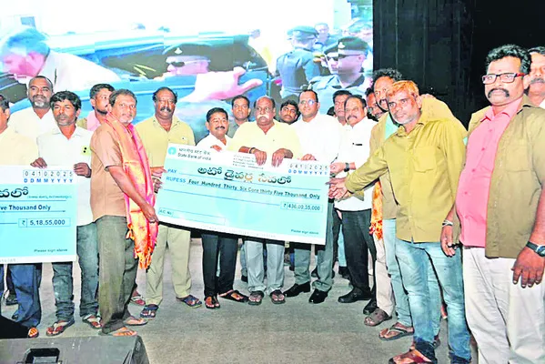‘ఆటో డ్రైవర్ల సేవలో’ ప్రారంభం 