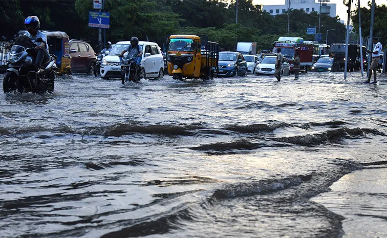 Heavy Rain Fall And THUNDERSTORMS In Hyderabad