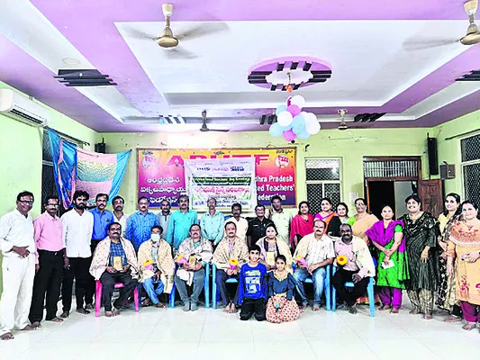 చెకుముకి సైన్స్ సంబరాలు విజయవంతం చేయాలి