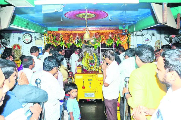 పెద్దమ్మతల్లికి విశేష పూజలు