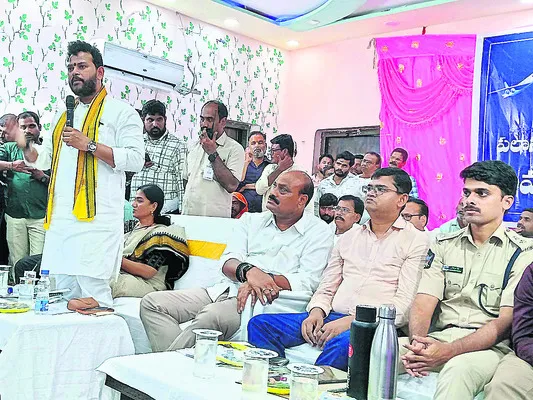 ఎయిర్‌పోర్టు సదస్సు బహిష్కరణ 