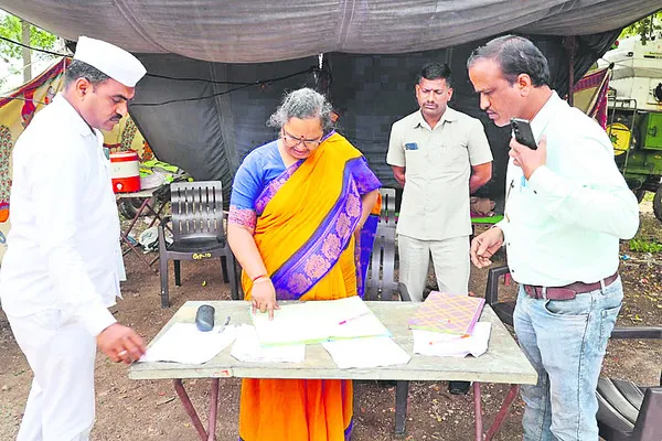 పారదర్శకంగా వాహనాల తనిఖీలు 