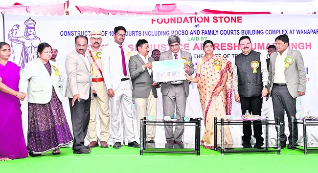న్యాయఫలాలు అందరికీ అందాలి 