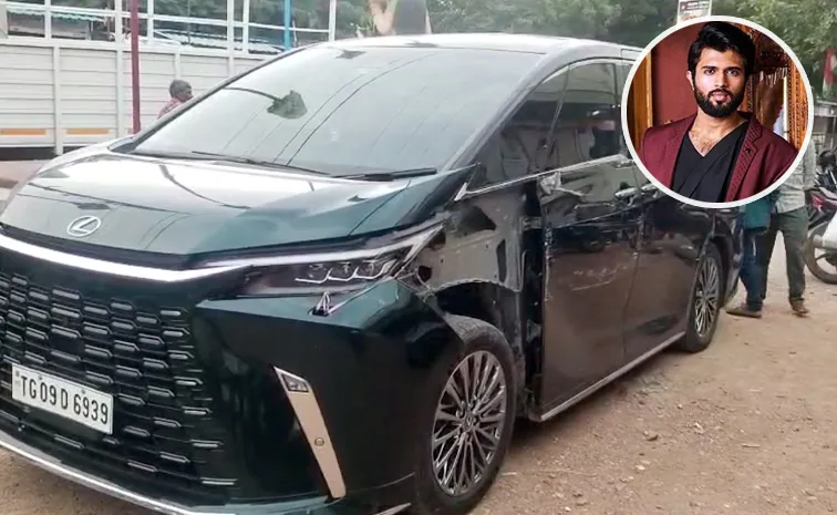 tollywood hero vijay devarakonda car accident at gadwal district