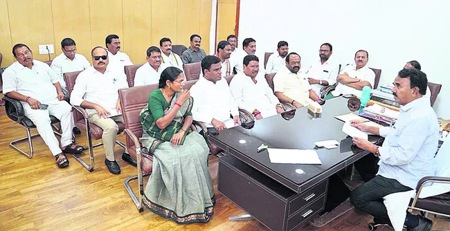 స్థానిక ఎన్నికల్లో సత్తా చాటాలి