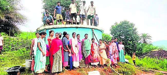 తాగునీటి సమస్యపై గ్రామస్తుల ఆందోళన 