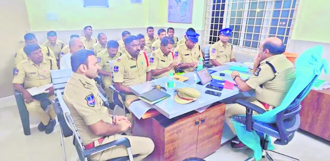 సమస్యాత్మక పోలింగ్‌ కేంద్రాలను గుర్తించాలి 