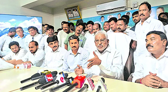 నకిలీ మద్యంతో పేదల ప్రాణాలు బలి 