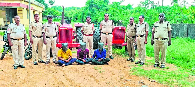 ట్రాక్టర్ల దొంగలు అరెస్ట్