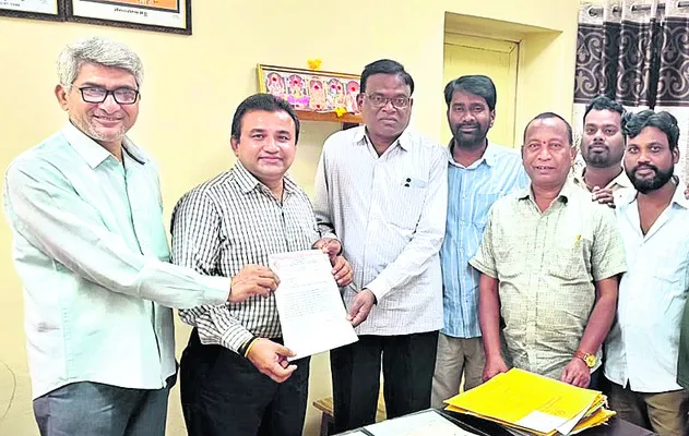కమ్యూనిటీహాల్ అద్దె తగ్గించాలి