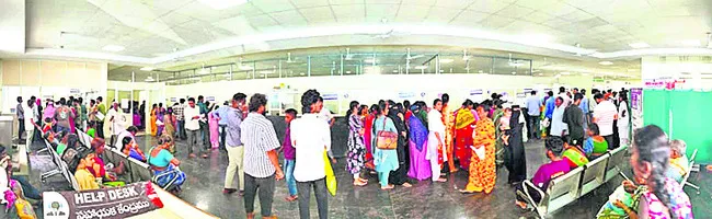 జీజీహెచ్లో కిక్కిరిసిన పేషెంట్లు