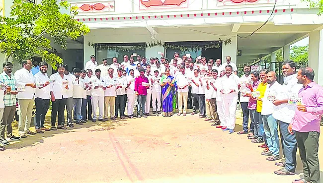 కాంగ్రెస్‌ విధానాలను ఎండగట్టాలి