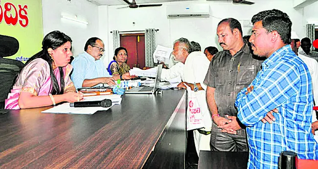 ● జిల్లా కలెక్టర్‌ కృతికా శుక్లా ● పీజీఆర్‌ఎస్‌లో 149 అ