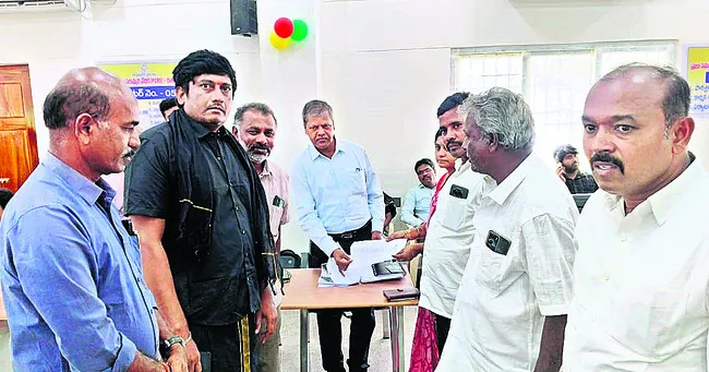 అవిశ్వాస తీర్మానంపై నోటీసులు
