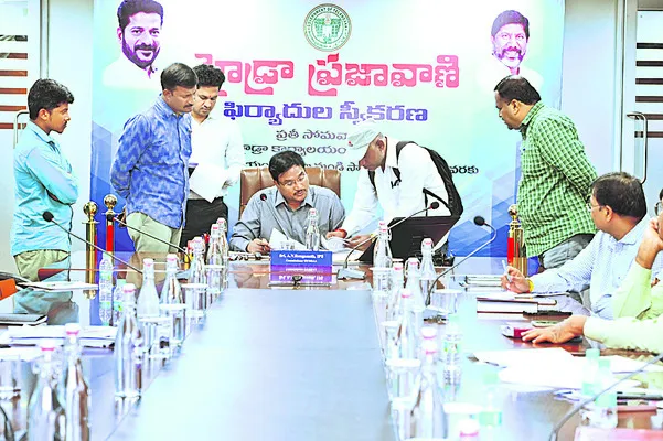 అక్రమ లేఔట్లు... రహదారుల ఆక్రమణలు! 