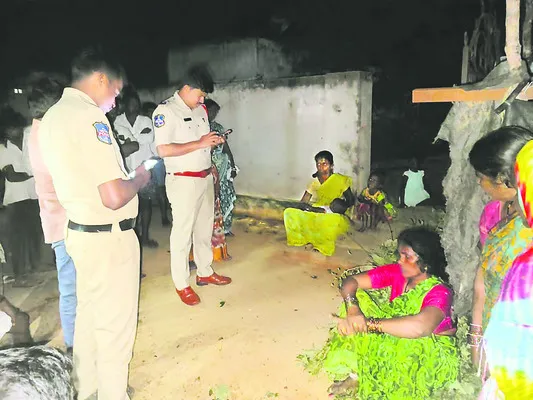 సంపులో పడి..చిన్నారి మృతి