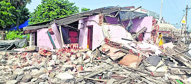 గోల్డ్‌స్టార్‌ జంక్షన్‌ వద్ద విధ్వంసం 