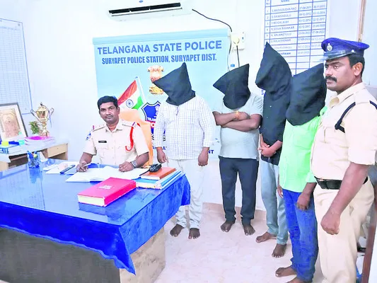 లింగ నిర్ధారణ చేస్తున్న నలుగురు అరెస్ట్‌