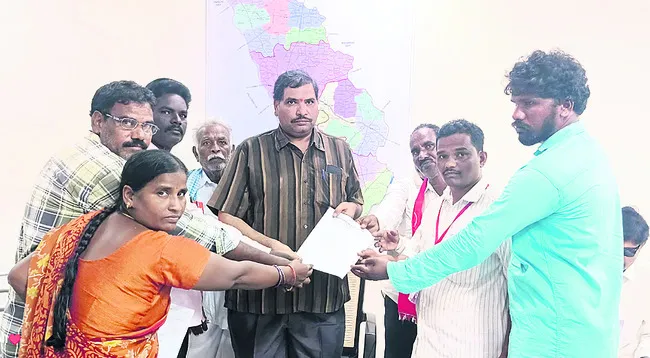 కాంట్రాక్టు వర్కర్లకు వేతనాలు పెంచాలి