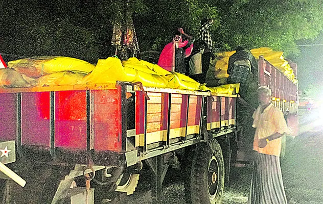 యూరియా గోల్మాల్ చేస్తున్న తమ్ముళ్లు