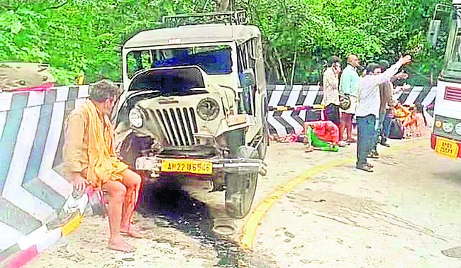 మొదటి ఘాట్ రోడ్డులో ప్రమాదం
