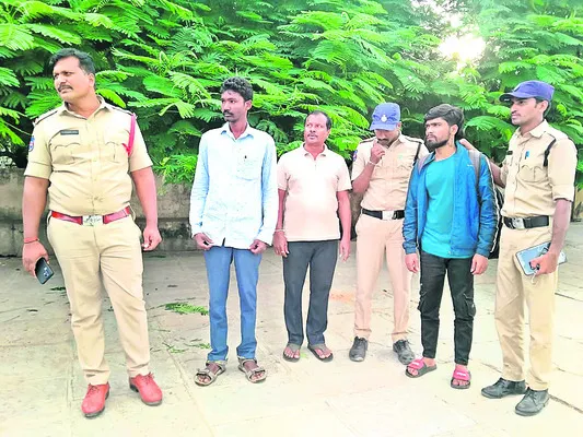 4 కిలోల గంజాయి పట్టివేత 
