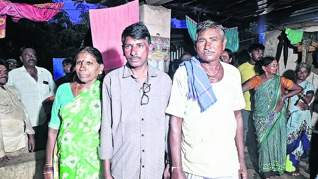 28 ఏళ్ల తర్వాత తల్లిదండ్రుల చెంతకు..