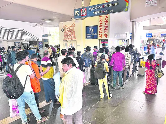 మెట్రో కిటకిట 