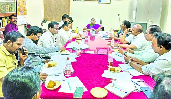 జిల్లా అంతటా మంగళవారం ఉష్ణోగ్రతలు స్థిరంగా నమోదయ్యాయి. 