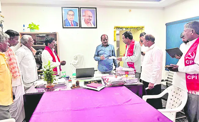 ప్రభుత్వ భూములు కాపాడండి 
