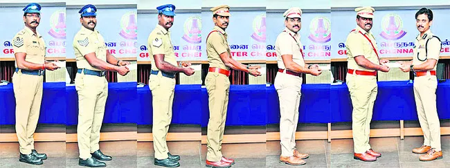 పోలీసు అధికారులకు సత్కారం 