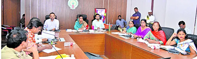 పరిశ్రమల మంజూరులో జాప్యం వద్దు
