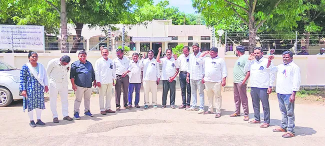 న్యాయవాదుల నిరసన