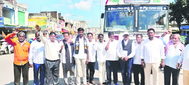 పొన్నం క్షమాపణ చెప్పాల్సిందే 