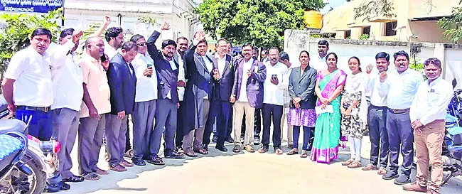 న్యాయవ్యవస్థను గౌరవించాలి