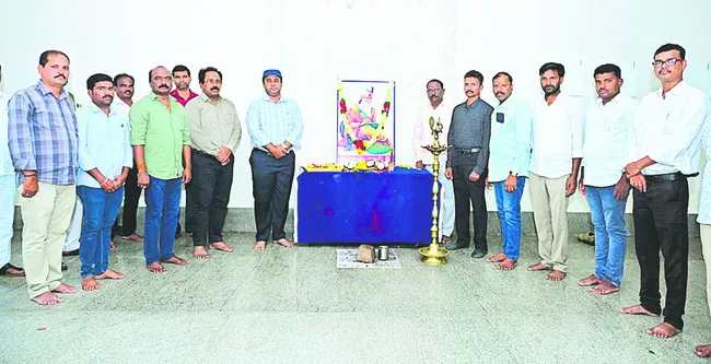 రుణ లక్ష్యాలు సాధించాలి