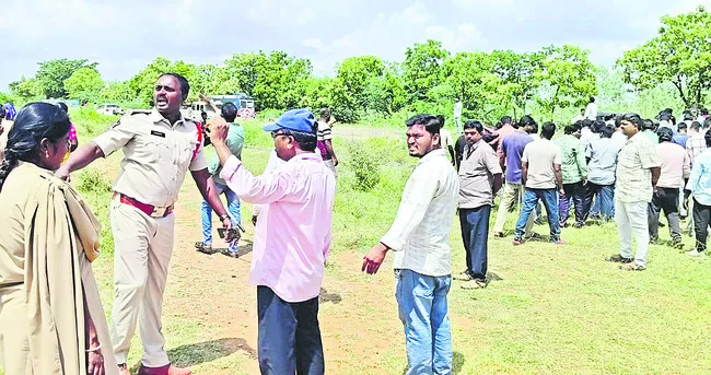 దళితుల భూఆక్రమణకు తెగబడిన టీడీపీ నేతలు