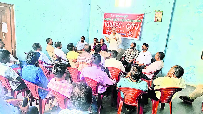 ఆర్టిజన్‌ కార్మికులకు పెయిడ్‌ హాలిడేస్‌ ఇవ్వాలి