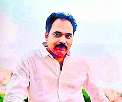 కార్యకర్తపై మండిపడ్డ మంత్రి దుర్గేష్‌ బంధువు