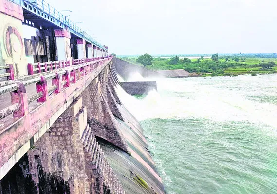 మూసీ ప్రాజెక్టు నాలుగు గేట్లు ఎత్తివేత