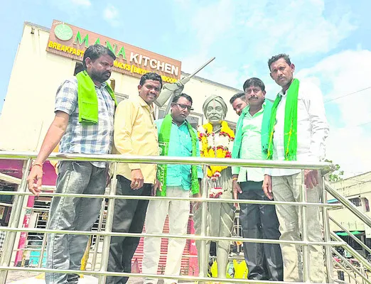 ఆదివాసీల ఆత్మగౌరవ ప్రతీక కుమురంభీం