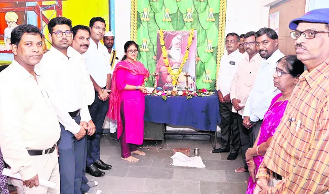 ఆదర్శప్రాయుడు వాల్మీకి మహర్షి