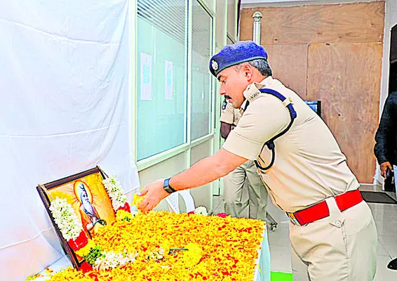 ఆదర్శనీయుడు వాల్మీకి మహర్షి
